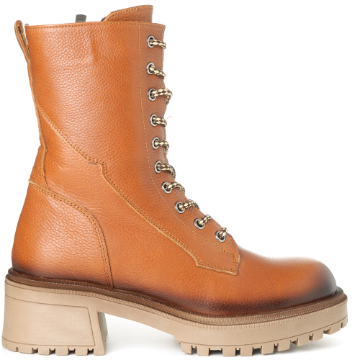 Cognac winter boots with anti slip outsole